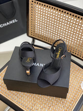 Load image into Gallery viewer, SE909 CC Sandals / Size5-9
