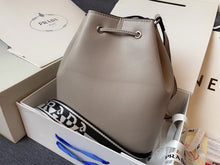 Load image into Gallery viewer, PD176 Leather bucket bag / 7.9x9.8x5.5inch
