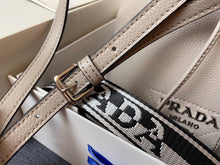 Load image into Gallery viewer, PD176 Leather bucket bag / 7.9x9.8x5.5inch
