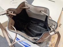 Load image into Gallery viewer, PD176 Leather bucket bag / 7.9x9.8x5.5inch
