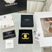 Load image into Gallery viewer, JW649 CC Brooch
