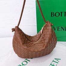 Load image into Gallery viewer, BV039 Turn Purse / Small/Medium
