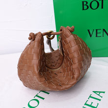 Load image into Gallery viewer, BV039 Turn Purse / Small/Medium
