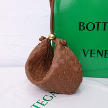 Load image into Gallery viewer, BV039 Turn Purse / Small/Medium
