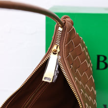 Load image into Gallery viewer, BV039 Turn Purse / Small/Medium
