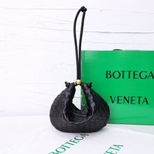 Load image into Gallery viewer, BV039 Turn Purse / Small/Medium
