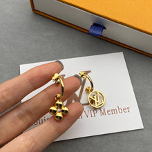 Load image into Gallery viewer, JW626 LB Blooming Earrings
