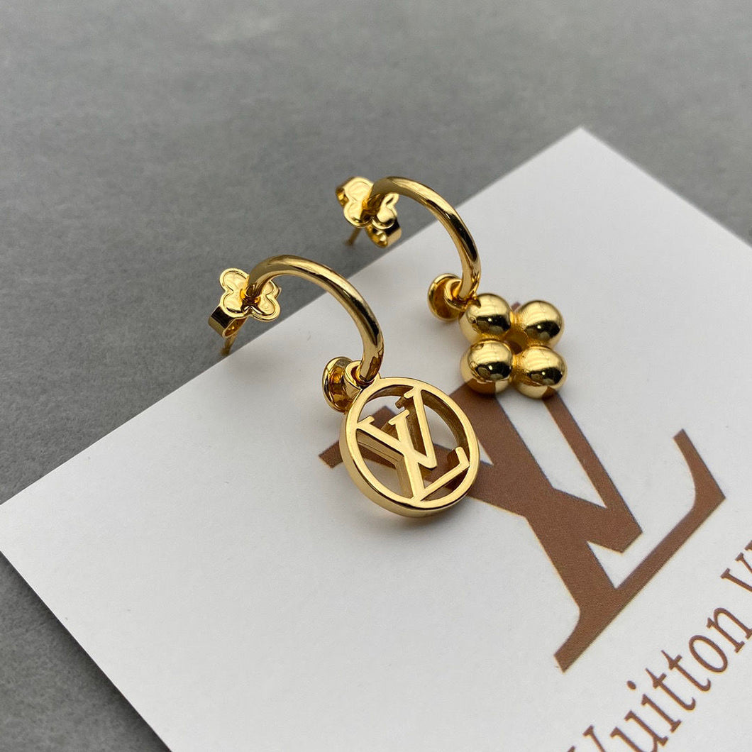 JW626 LB Blooming Earrings