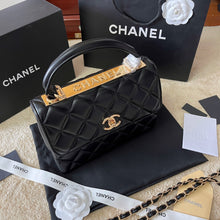 Load image into Gallery viewer, CC641 Flap Bag with Top Handle / 6.6 × 9.8 × 4.7 in
