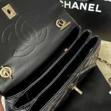 Load image into Gallery viewer, CC641 Flap Bag with Top Handle / 6.6 × 9.8 × 4.7 in
