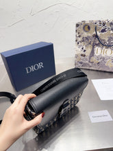 Load image into Gallery viewer, MBG033 Saddle Messenger Bag / 12 x 9 x 3 inches
