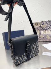 Load image into Gallery viewer, MBG033 Saddle Messenger Bag / 12 x 9 x 3 inches
