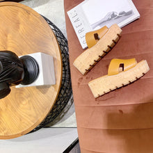 Load image into Gallery viewer, SE851 H Wedge Slippers / Size5-9
