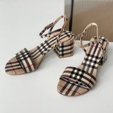 Load image into Gallery viewer, SE873 BUR Vintage Check Patent Leather Sandals / Size5-8
