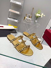 Load image into Gallery viewer, SE910 VLTN Rockstud Flat Sandals / Size5-11
