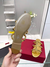 Load image into Gallery viewer, SE910 VLTN Rockstud Flat Sandals / Size5-11
