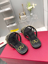 Load image into Gallery viewer, SE910 VLTN Rockstud Flat Sandals / Size5-11
