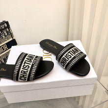Load image into Gallery viewer, SE850 DR Dway Slippers / Size5-11
