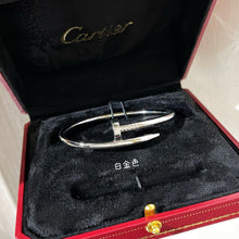 Load image into Gallery viewer, JW580 Juste un Clou Bracelet

