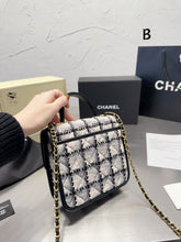 Load image into Gallery viewer, CC644 Small Flap Bag with Top Handle / 6.6 × 8 × 2.3 in
