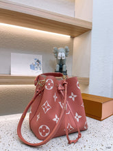 Load image into Gallery viewer, LB720 NéoNoé MM / 10.2 x 10.2 x 6.9 inches
