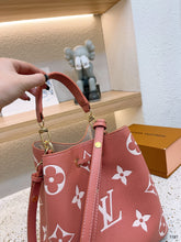 Load image into Gallery viewer, LB720 NéoNoé MM / 10.2 x 10.2 x 6.9 inches
