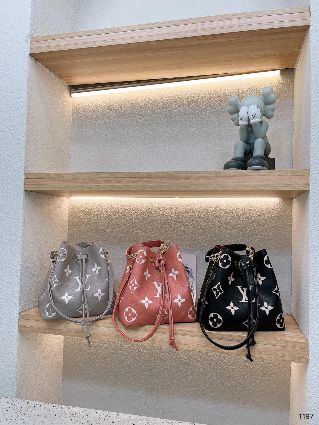 LB720 NéoNoé MM / 10.2 x 10.2 x 6.9 inches