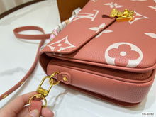 Load image into Gallery viewer, LB723 Pochette Métis / 9.8 x 7.5 x 2.8 inches
