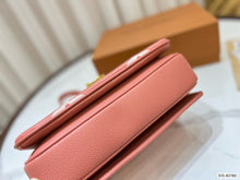 Load image into Gallery viewer, LB723 Pochette Métis / 9.8 x 7.5 x 2.8 inches
