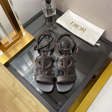 Load image into Gallery viewer, SE844 DR D-Club Sandals / Size4-11
