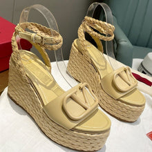 Load image into Gallery viewer, SE978 VLTN Sandals / Size5-11
