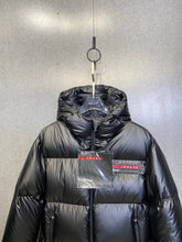 Load image into Gallery viewer, CLTH275 Light Nylon convertible down jacket for Men
