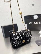 Load image into Gallery viewer, CC624 Small Classic Handbag / 5.7 × 7.9 × 2.3 in
