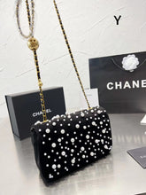 Load image into Gallery viewer, CC624 Small Classic Handbag / 5.7 × 7.9 × 2.3 in
