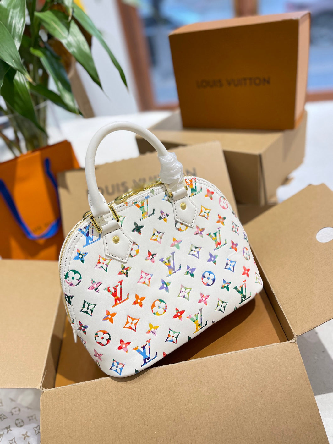 LB722 Alma BB /  9.3 x 6.9 x 4.5 inches