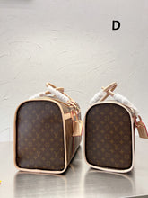 Load image into Gallery viewer, LB699 Dog Bag S(15.3x11.8x7.2inch)/M(17.3 x 12.6 x 9.1 inches)
