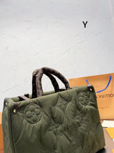 Load image into Gallery viewer, LB725 Onthego MM Size / 13.8 x 10.6 x 5.5 inches
