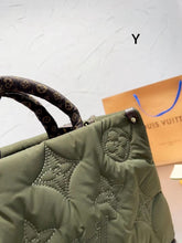 Load image into Gallery viewer, LB725 Onthego MM Size / 13.8 x 10.6 x 5.5 inches
