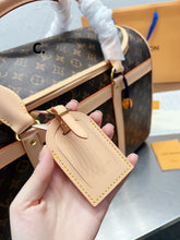 Load image into Gallery viewer, LB699 Dog Bag S(15.3x11.8x7.2inch)/M(17.3 x 12.6 x 9.1 inches)
