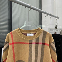 Load image into Gallery viewer, CLTH242 Wool Knitted Sweater / SizeS/M/L
