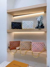 Load image into Gallery viewer, LB726 Coussin PM /  10.2 x 7.9 x 4.7 inches
