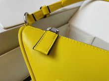 Load image into Gallery viewer, PD165 Triangle Leather Pouch / 10.2x6.3x2inch
