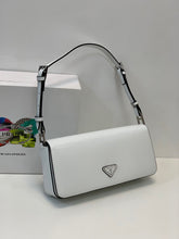 Load image into Gallery viewer, PD158 Brushed Leather Femme Bag / 10.2x4.7x1.9inch
