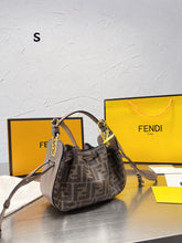 Load image into Gallery viewer, FF152 Pomodorino Handbag / 8.6x5.9inch
