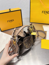 Load image into Gallery viewer, FF152 Pomodorino Handbag / 8.6x5.9inch
