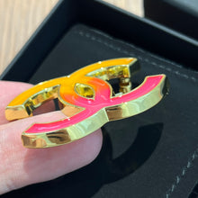 Load image into Gallery viewer, JW669 CC Brooches
