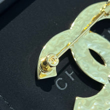 Load image into Gallery viewer, JW669 CC Brooches
