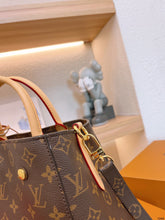 Load image into Gallery viewer, LB730 Montaigne BB / 11.4 x 7.9 x 5.1 inches
