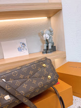 Load image into Gallery viewer, LB730 Montaigne BB / 11.4 x 7.9 x 5.1 inches
