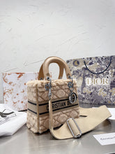 Load image into Gallery viewer, DR256 Lady-life / 7.9x7inch
